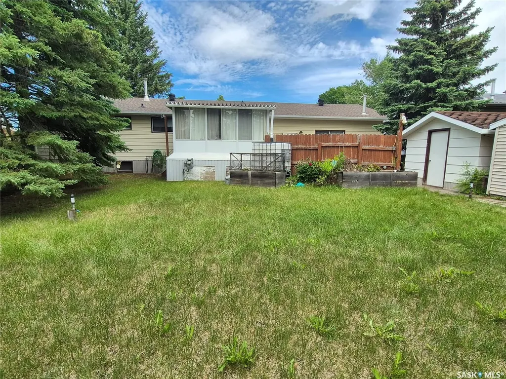 566 Dieppe Drive Weyburn SK S4H 2Y2