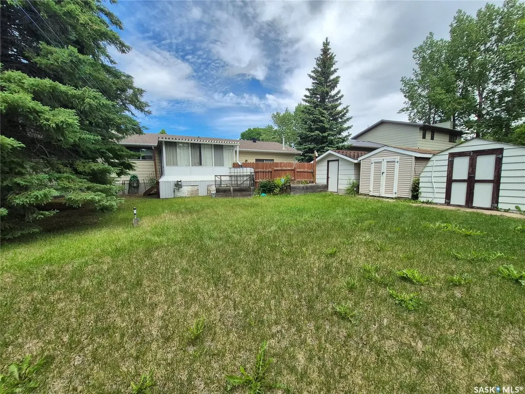 566 Dieppe Drive Weyburn SK S4H 2Y2