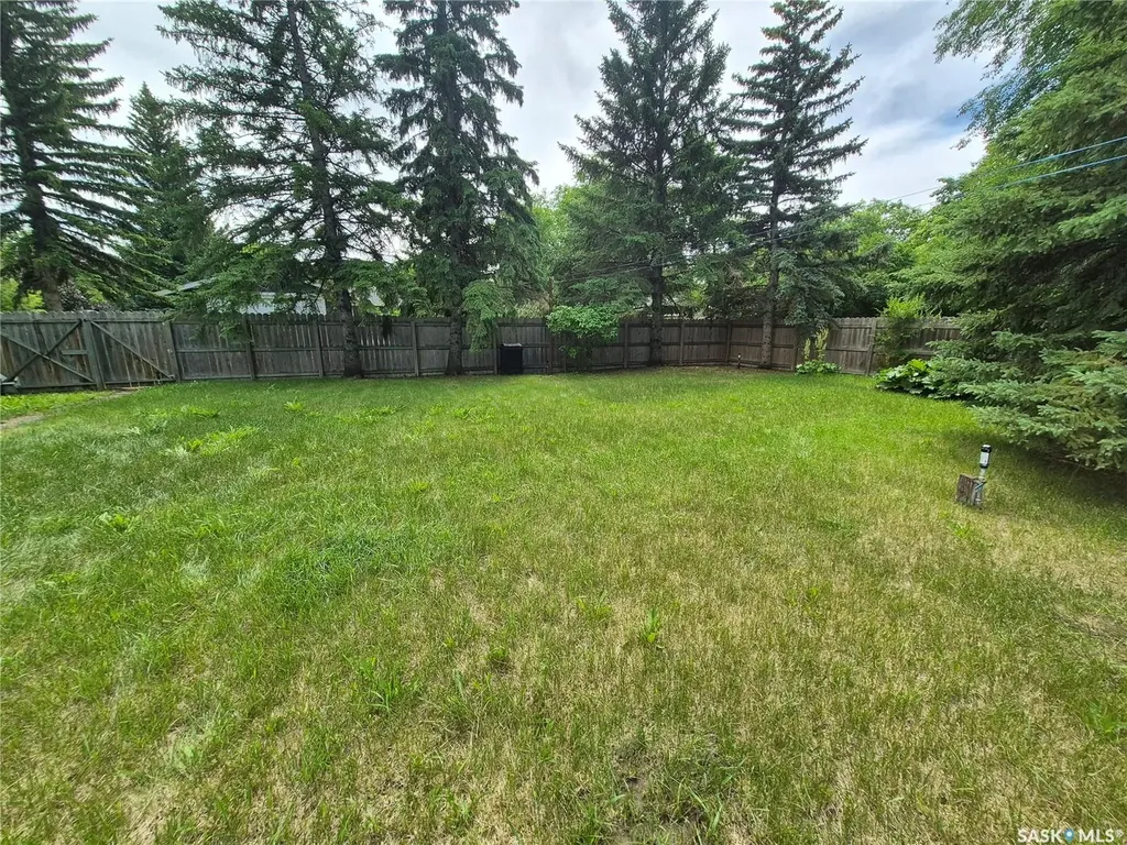 566 Dieppe Drive Weyburn SK S4H 2Y2