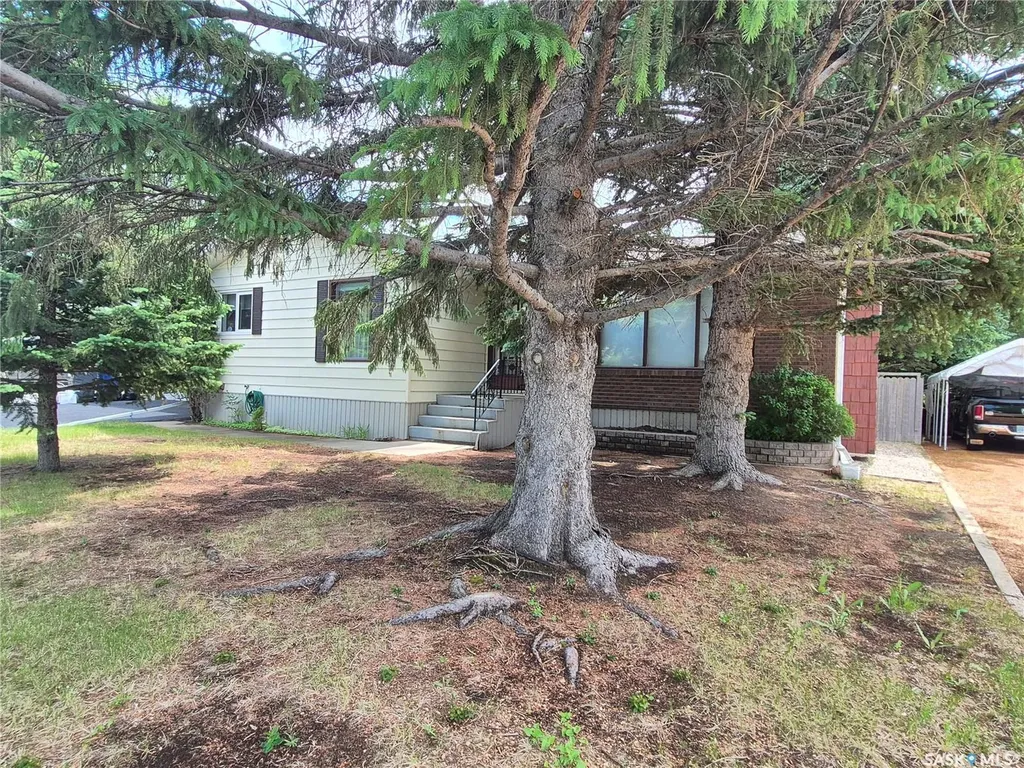 566 Dieppe Drive Weyburn SK S4H 2Y2