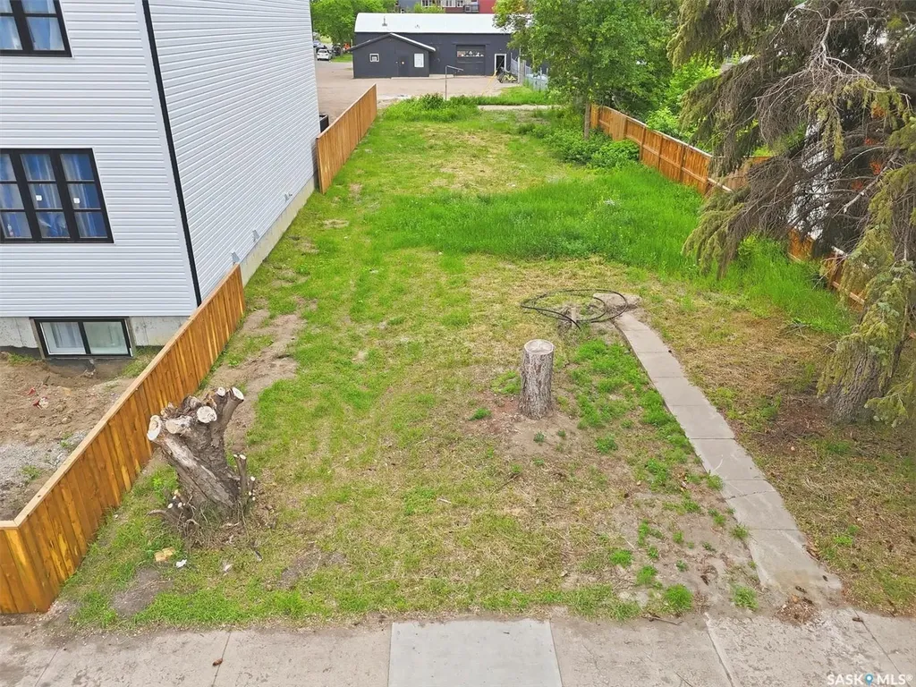 537 H Avenue S Saskatoon SK S7M 1W7