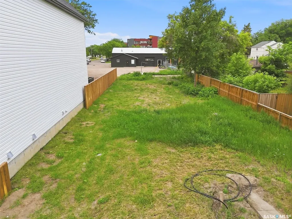 537 H Avenue S Saskatoon SK S7M 1W7