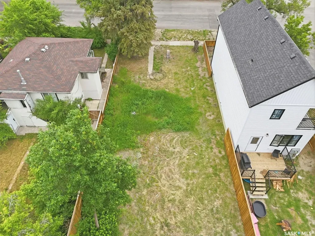 537 H Avenue S Saskatoon SK S7M 1W7