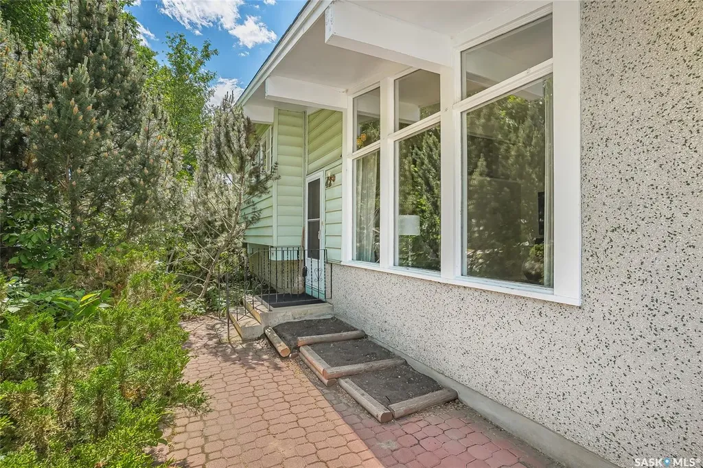 42 Neilson Crescent Saskatoon SK S4R 7R2
