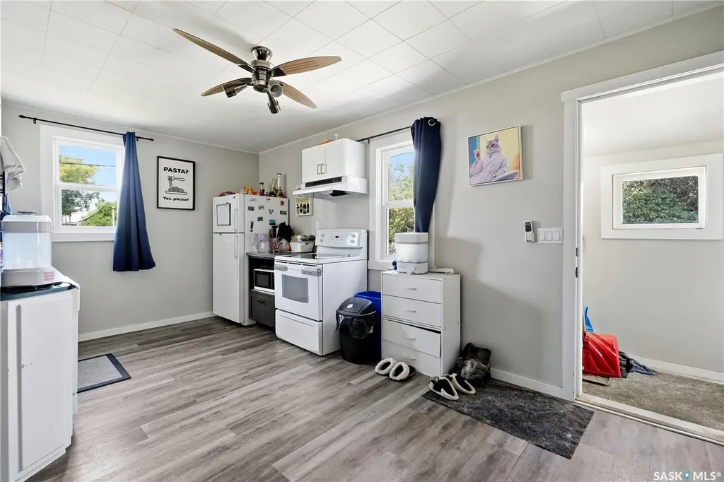916 Iroquois Street W Moose Jaw SK S6H 5B6