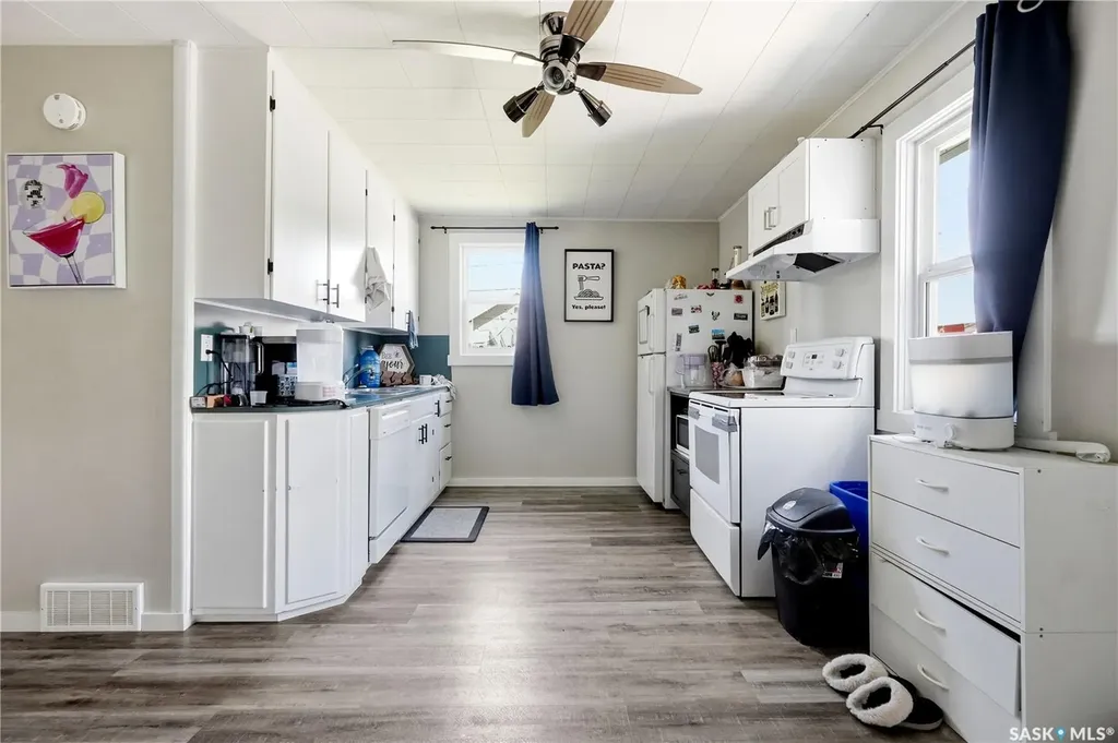 916 Iroquois Street W Moose Jaw SK S6H 5B6