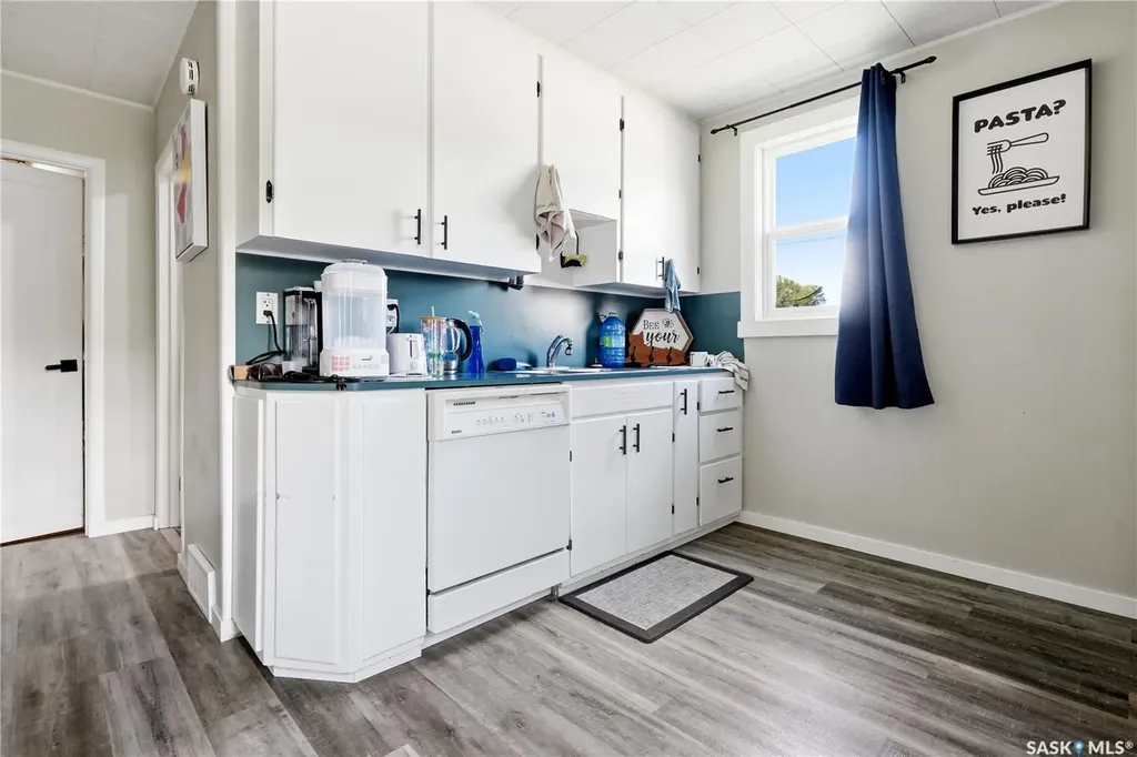 916 Iroquois Street W Moose Jaw SK S6H 5B6