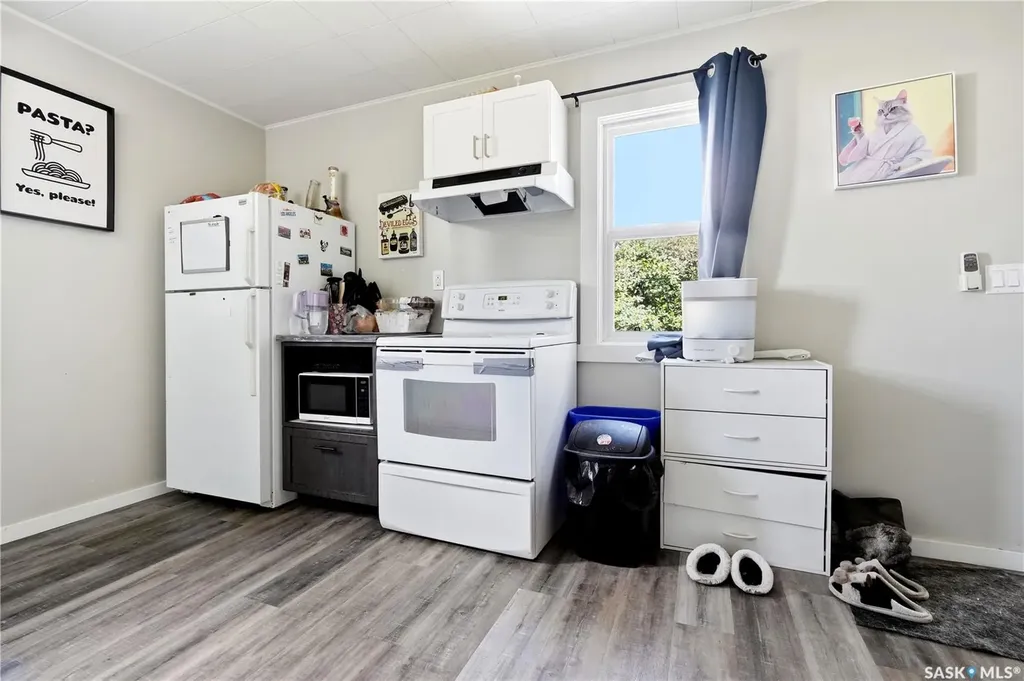 916 Iroquois Street W Moose Jaw SK S6H 5B6