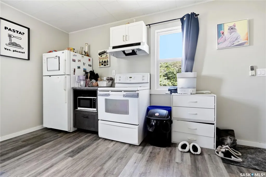 916 Iroquois Street W Moose Jaw SK S6H 5B6