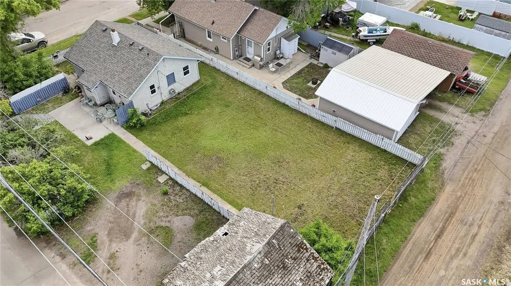 916 Iroquois Street W Moose Jaw SK S6H 5B6