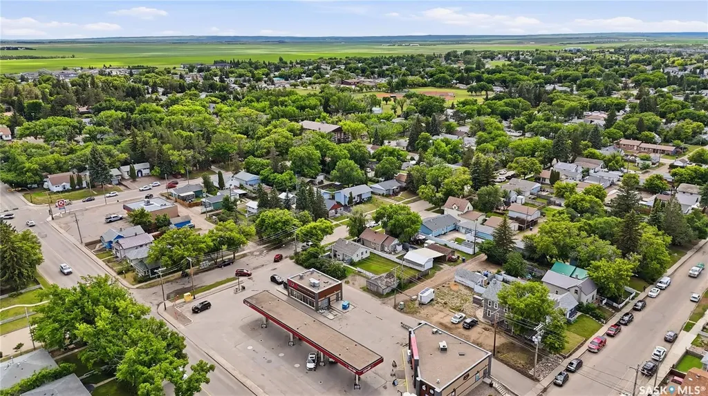 916 Iroquois Street W Moose Jaw SK S6H 5B6
