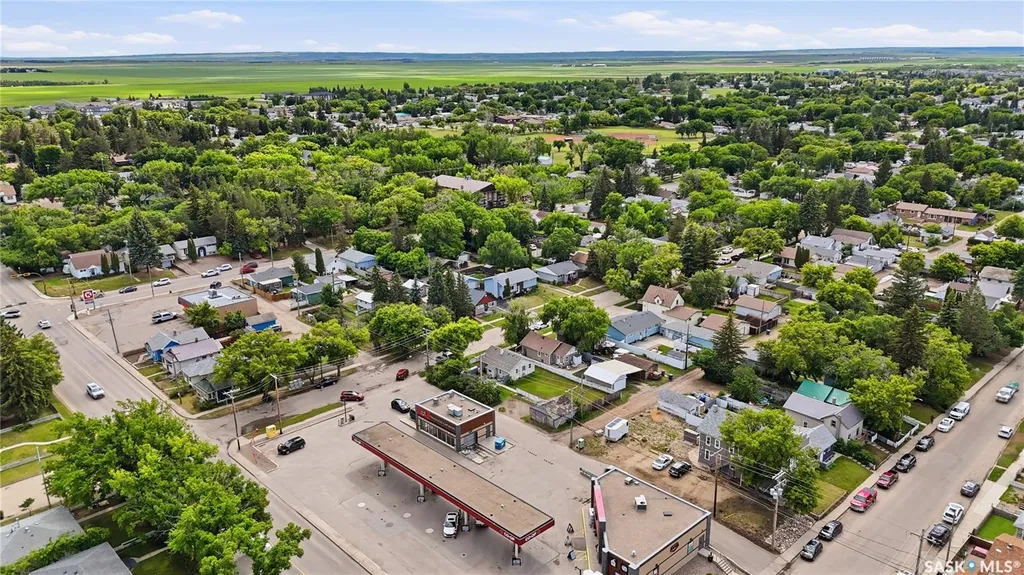 916 Iroquois Street W Moose Jaw SK S6H 5B6