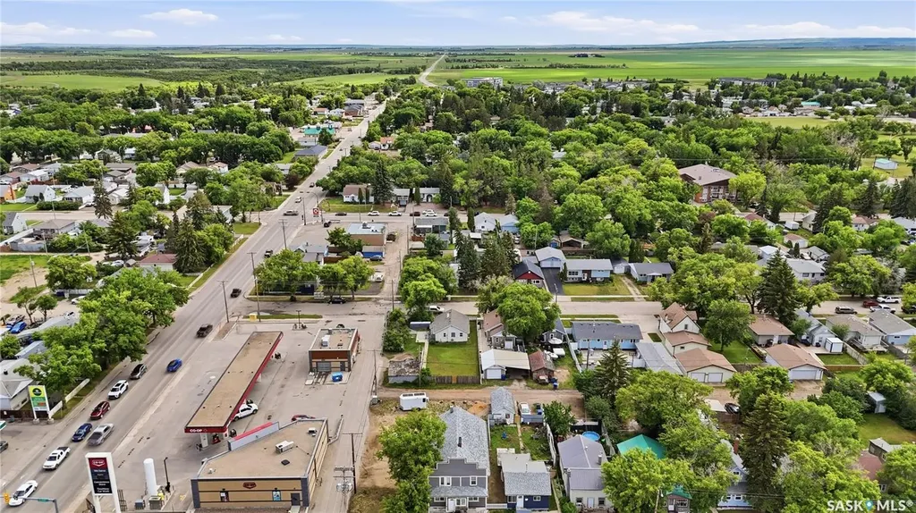 916 Iroquois Street W Moose Jaw SK S6H 5B6