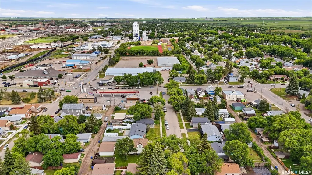 916 Iroquois Street W Moose Jaw SK S6H 5B6