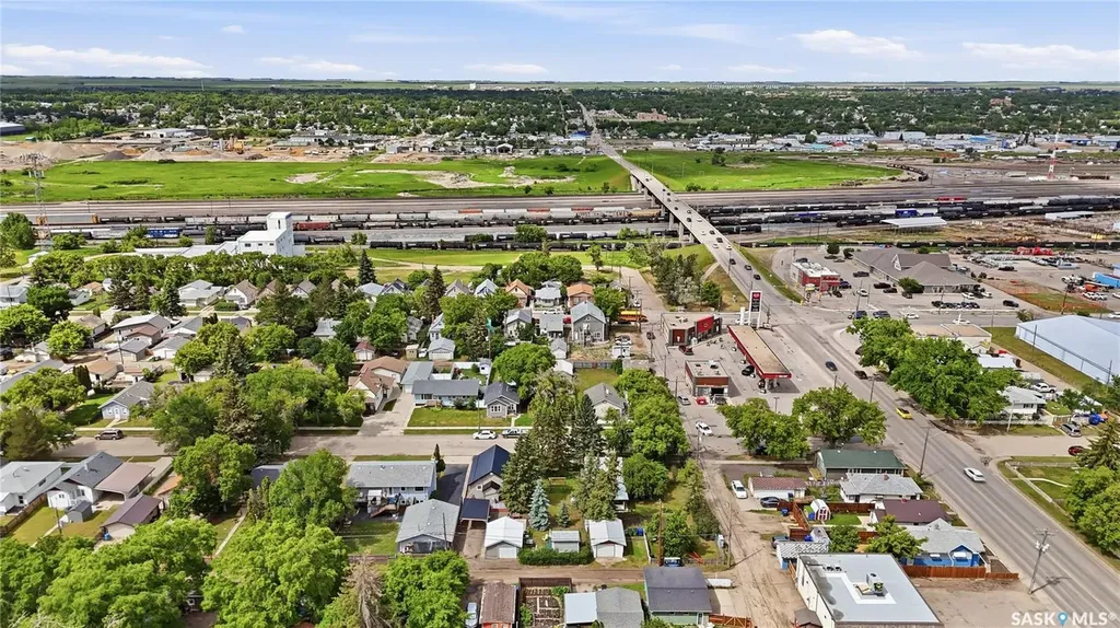 916 Iroquois Street W Moose Jaw SK S6H 5B6
