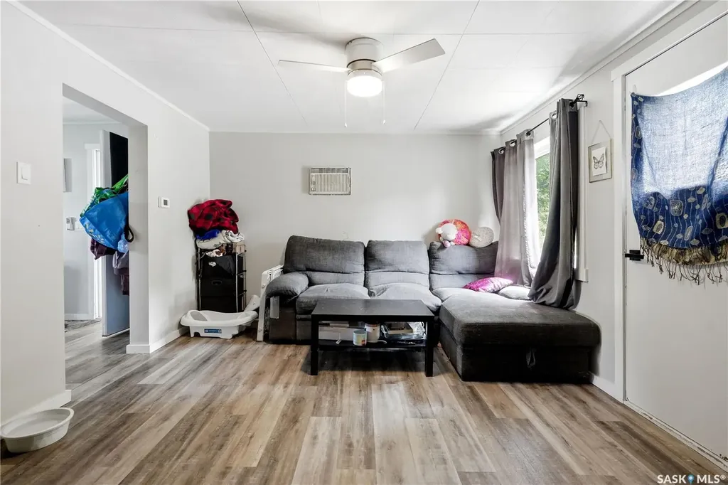 916 Iroquois Street W Moose Jaw SK S6H 5B6