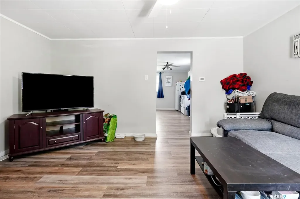 916 Iroquois Street W Moose Jaw SK S6H 5B6