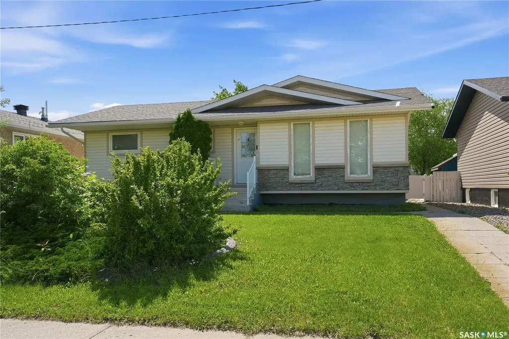 2011 102nd Street North Battleford SK S9A 1H8