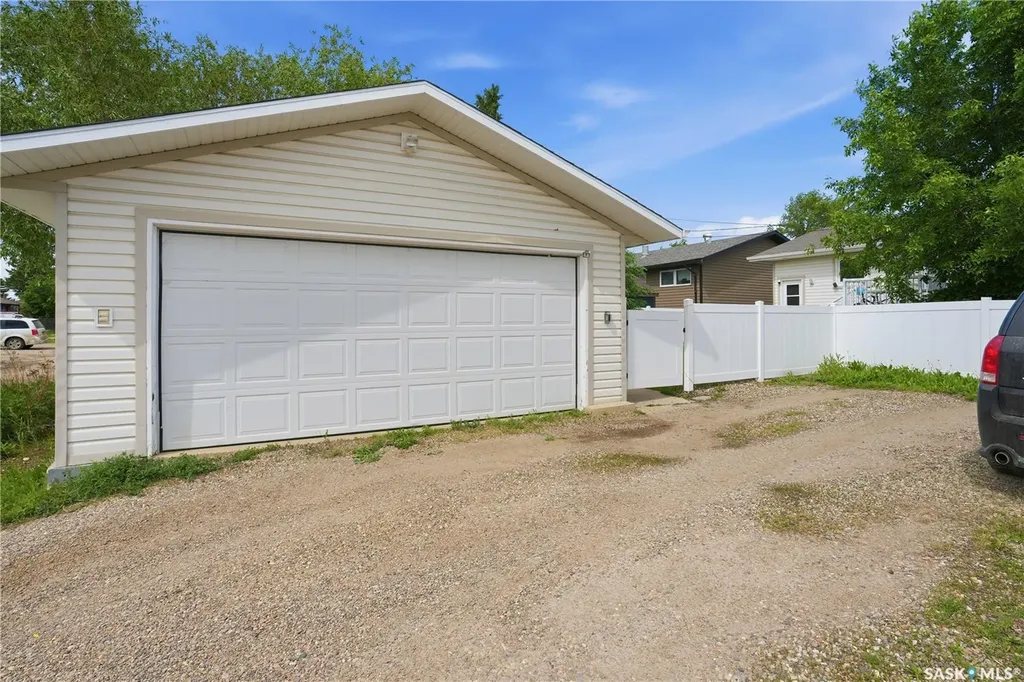 2011 102nd Street North Battleford SK S9A 1H8