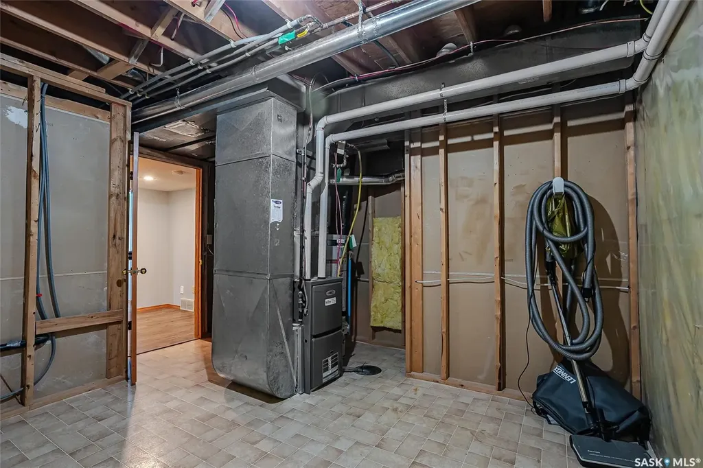 420 Heritage Crescent Saskatoon SK S7H 5P3