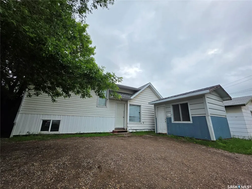 838 1st Street Estevan SK S4A 0G3