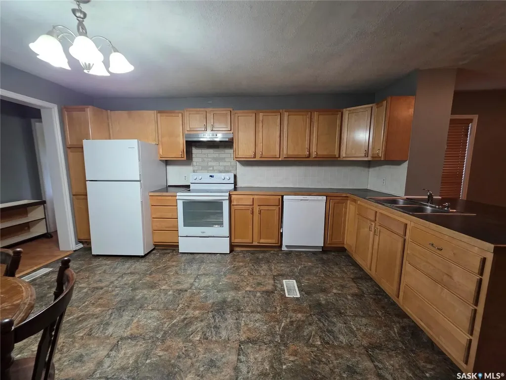 838 1st Street Estevan SK S4A 0G3