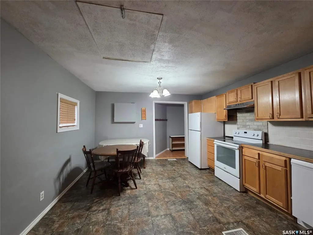 838 1st Street Estevan SK S4A 0G3