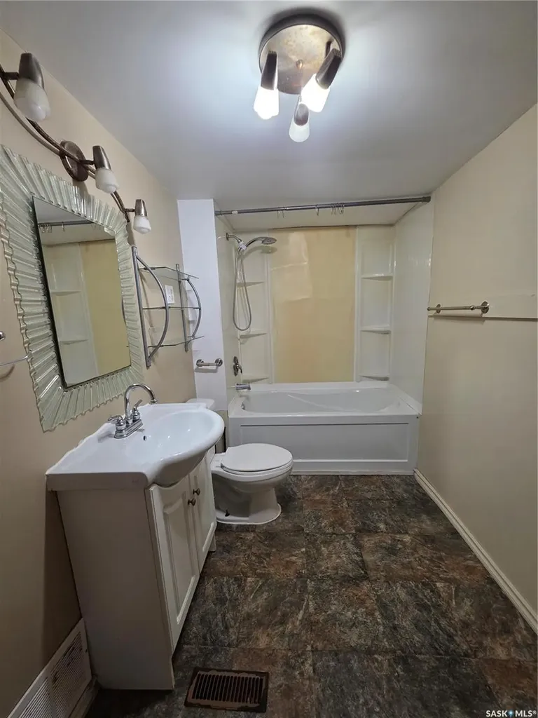 838 1st Street Estevan SK S4A 0G3