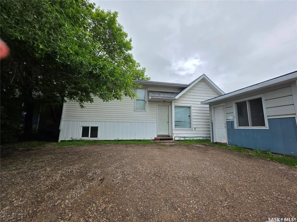 838 1st Street Estevan SK S4A 0G3