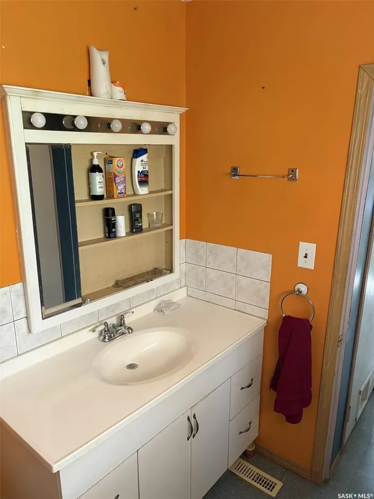 114 1st Avenue Paradise Hill SK S0M 2G0