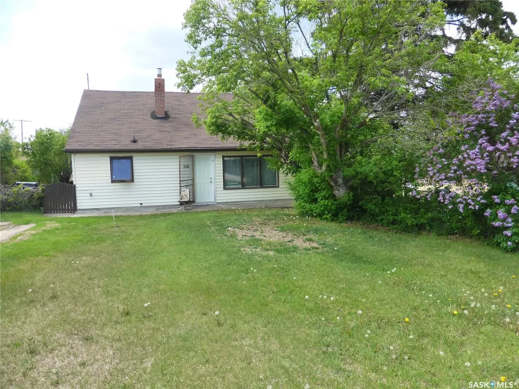 114 1st Avenue Paradise Hill SK S0M 2G0