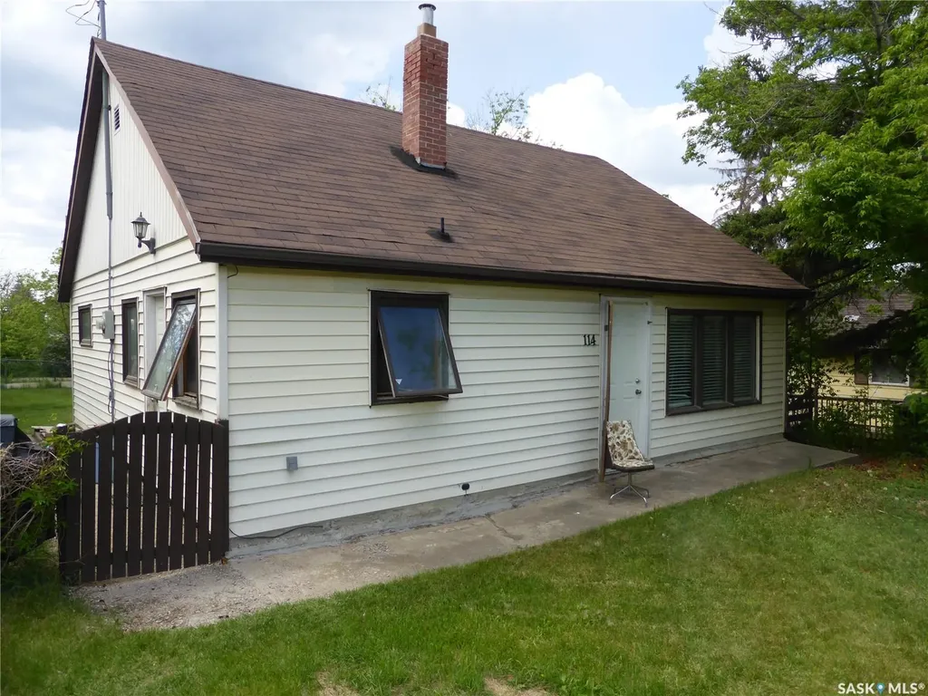 114 1st Avenue Paradise Hill SK S0M 2G0