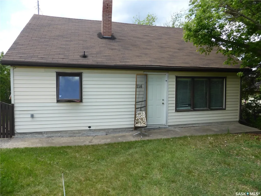 114 1st Avenue Paradise Hill SK S0M 2G0