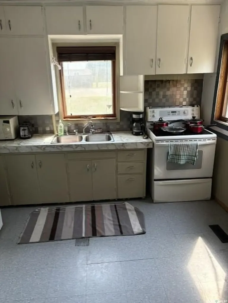 114 1st Avenue Paradise Hill SK S0M 2G0