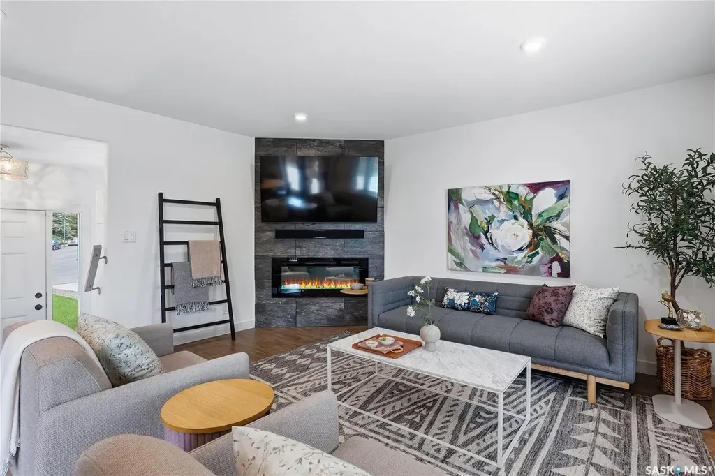 722 East Drive Saskatoon SK S7J 2X7