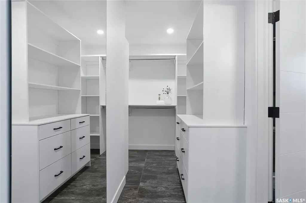 722 East Drive Saskatoon SK S7J 2X7
