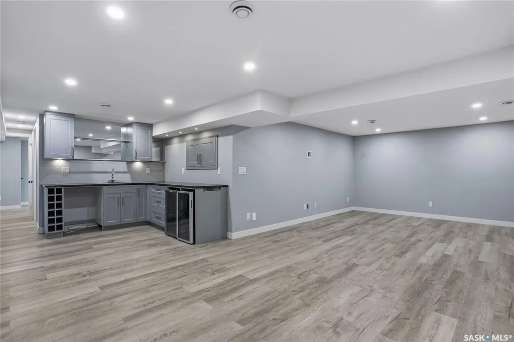 722 East Drive Saskatoon SK S7J 2X7