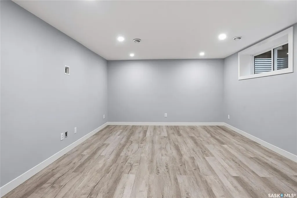 722 East Drive Saskatoon SK S7J 2X7