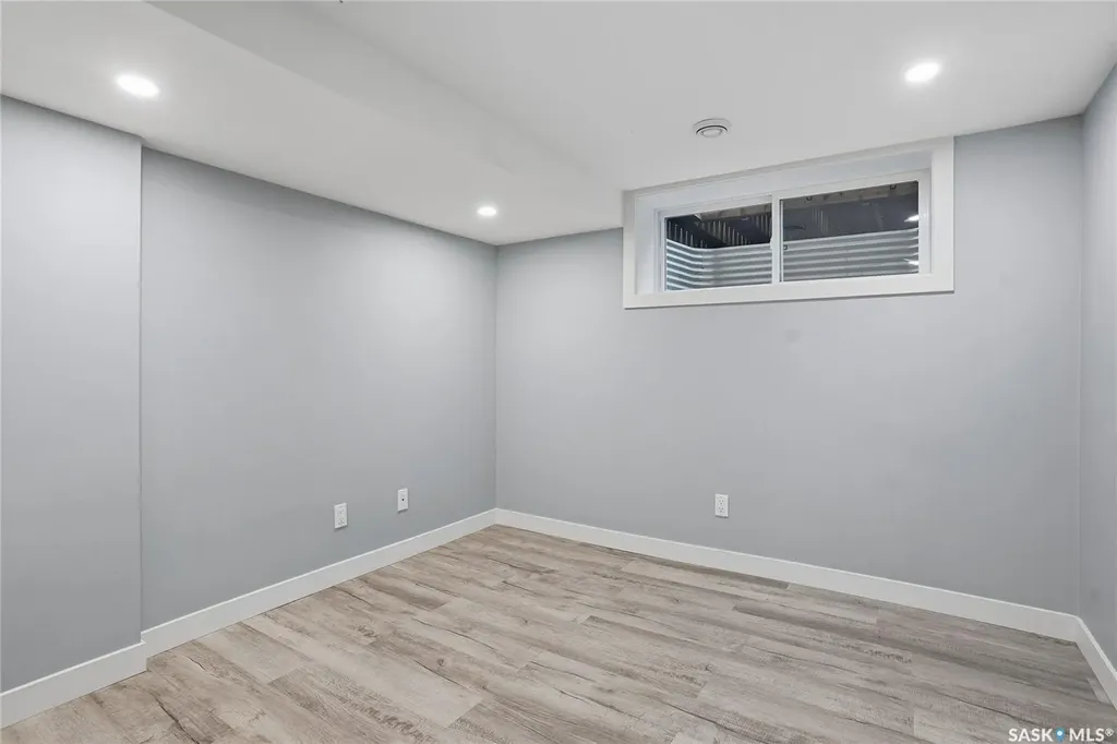 722 East Drive Saskatoon SK S7J 2X7