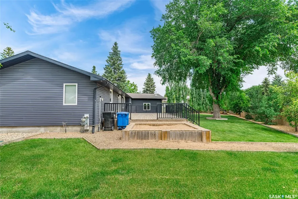 722 East Drive Saskatoon SK S7J 2X7