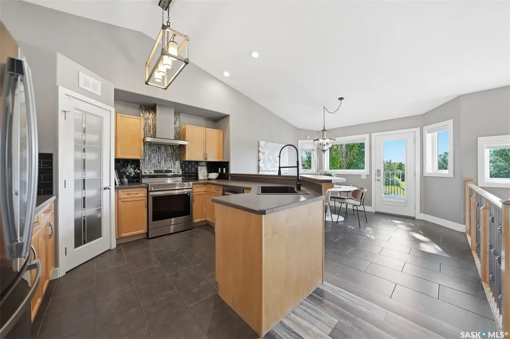 710 Wright Crescent Saskatoon SK S7N 4T7