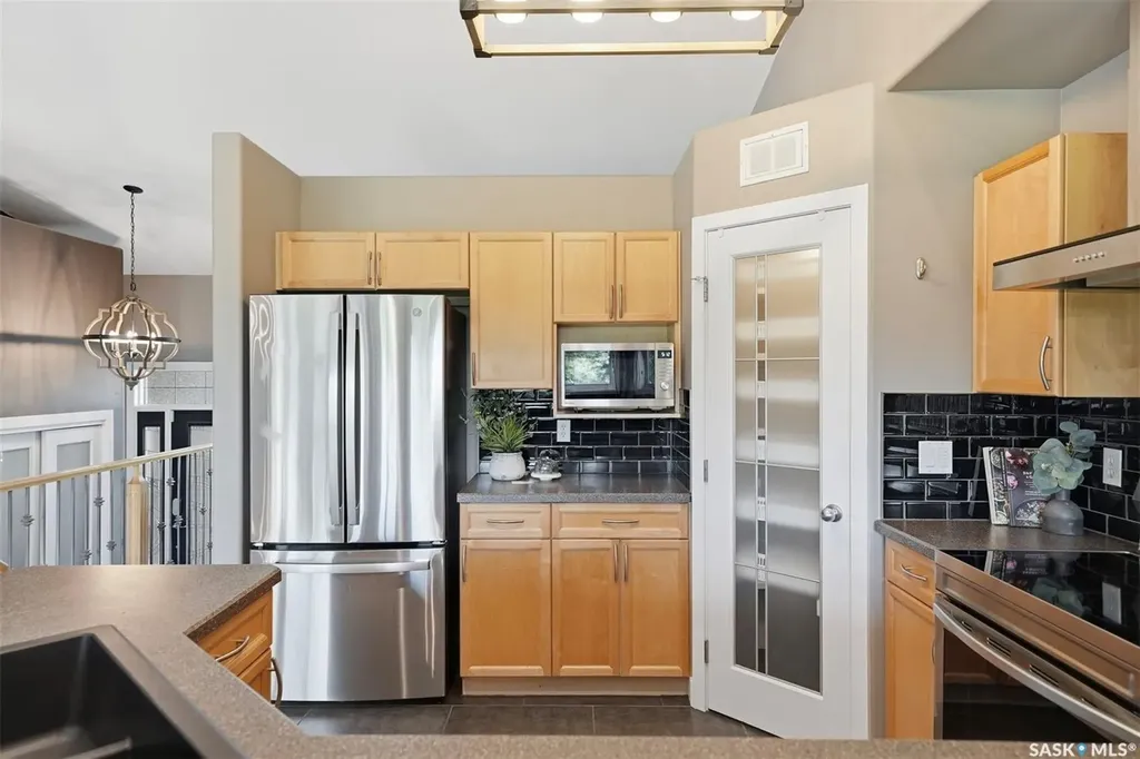 710 Wright Crescent Saskatoon SK S7N 4T7