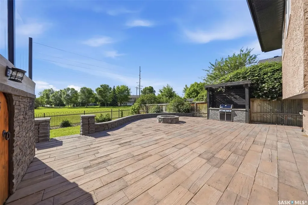 710 Wright Crescent Saskatoon SK S7N 4T7