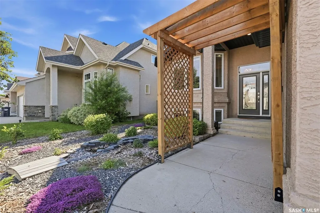 710 Wright Crescent Saskatoon SK S7N 4T7