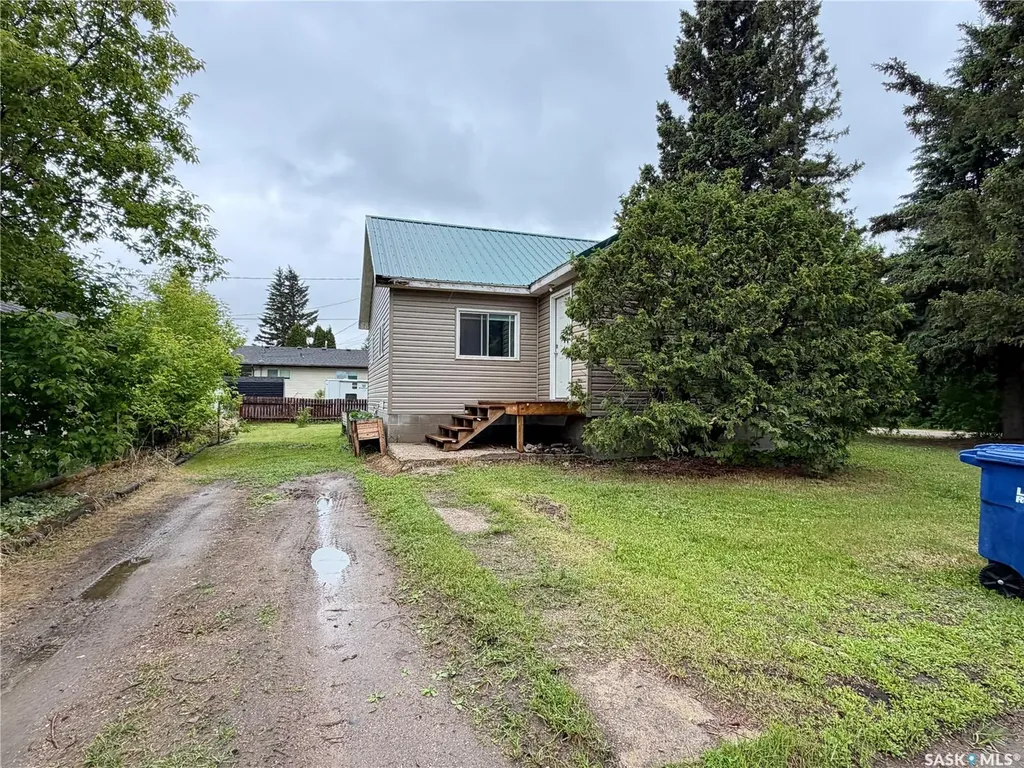 208 2nd Street Medstead SK S0M 1W0