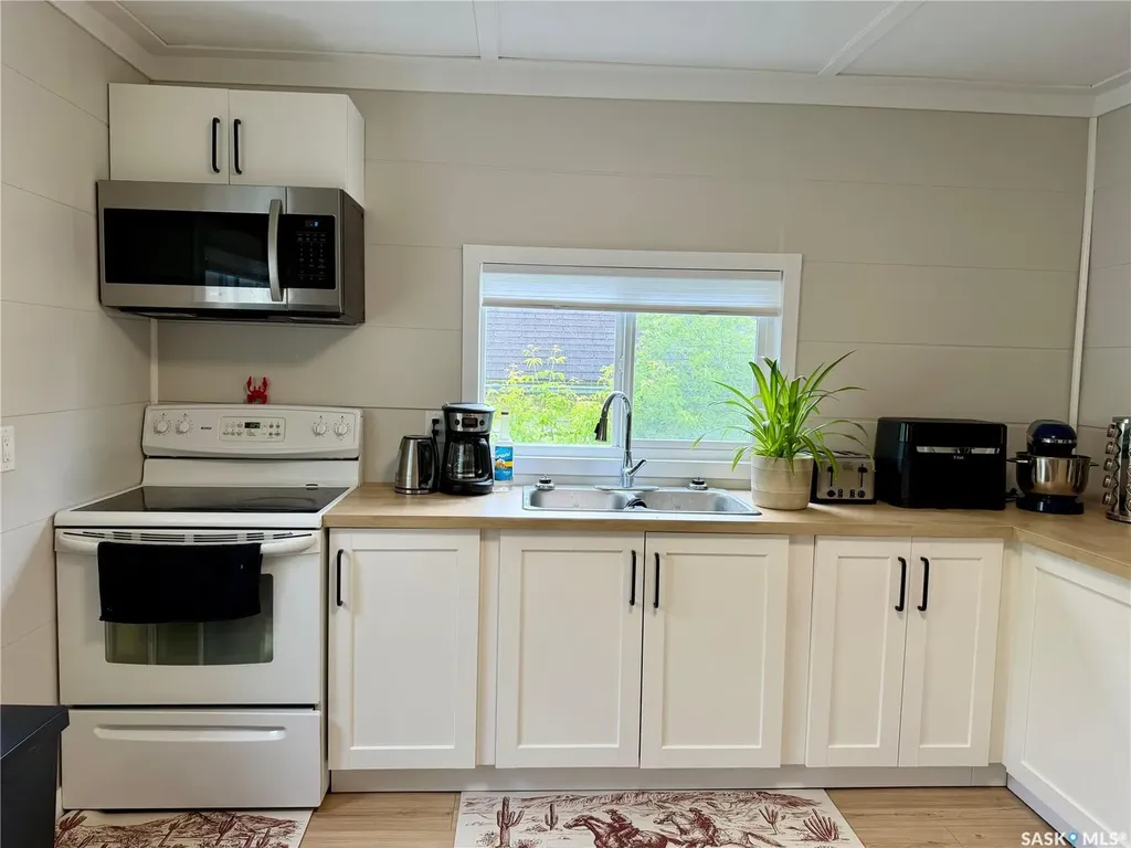 208 2nd Street Medstead SK S0M 1W0