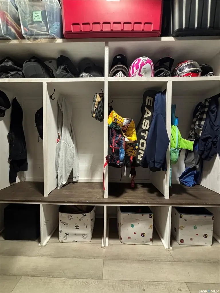 813 Sandy Rise Martensville SK S0K 2T2