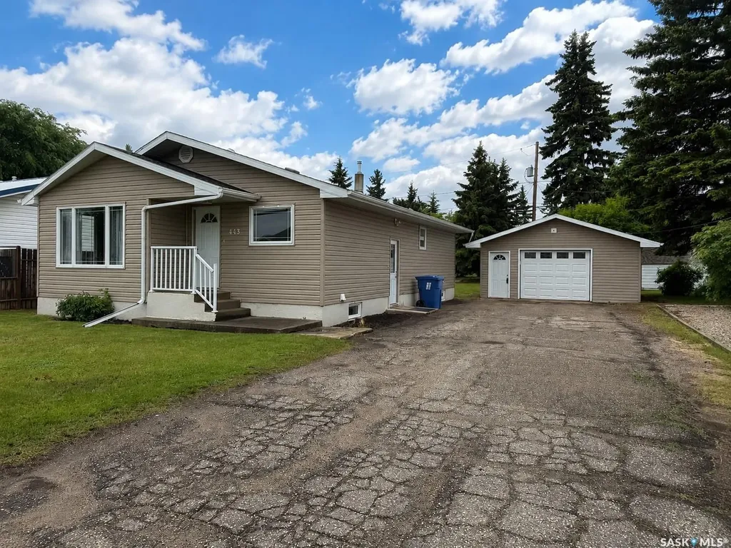 443 7th Avenue W Melville SK S0A 2P0