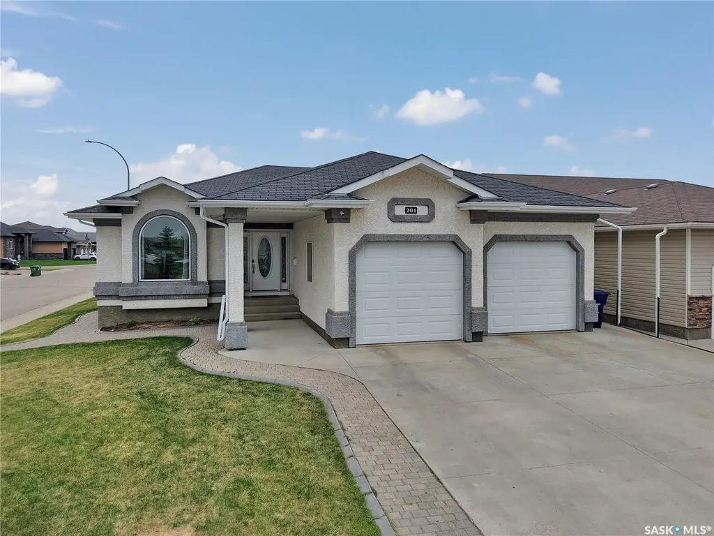 201 Brookside Court Warman SK S0K 0A1