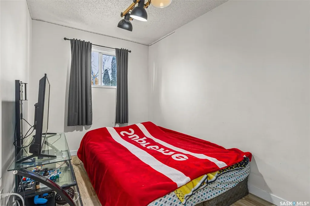 837 Kingsmere Boulevard Saskatoon SK S7J 4C4